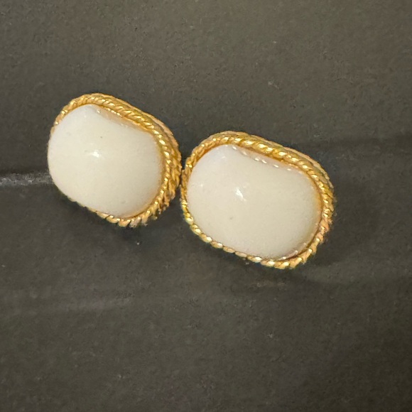 Trifari Chic Gold and Cream Stud Earrings - Picture 1 of 6